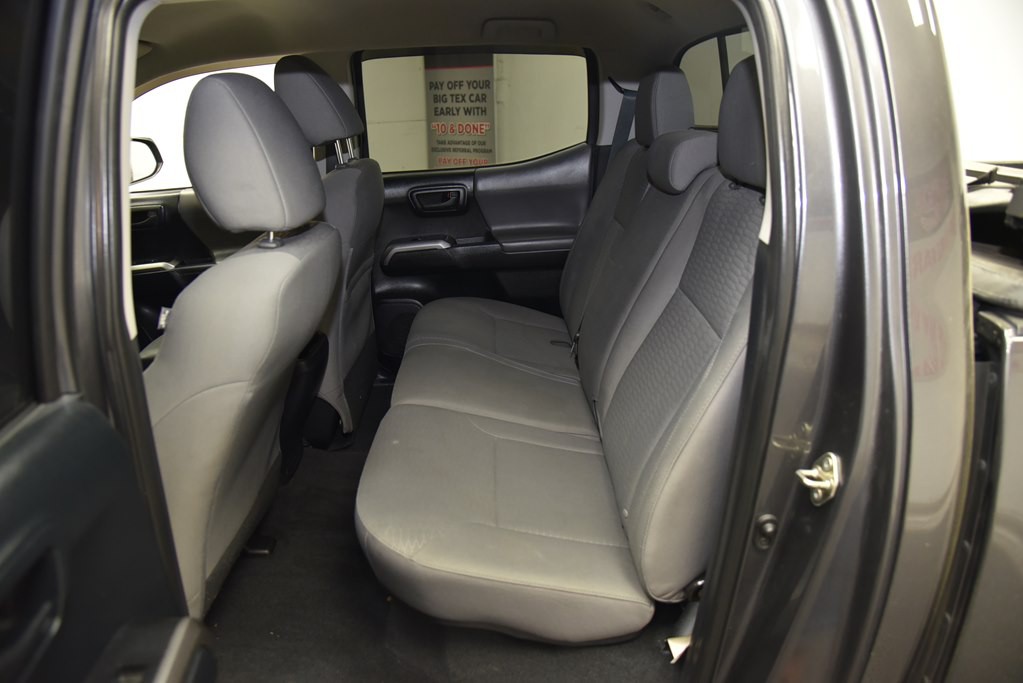 2017 Toyota Tacoma Image 19