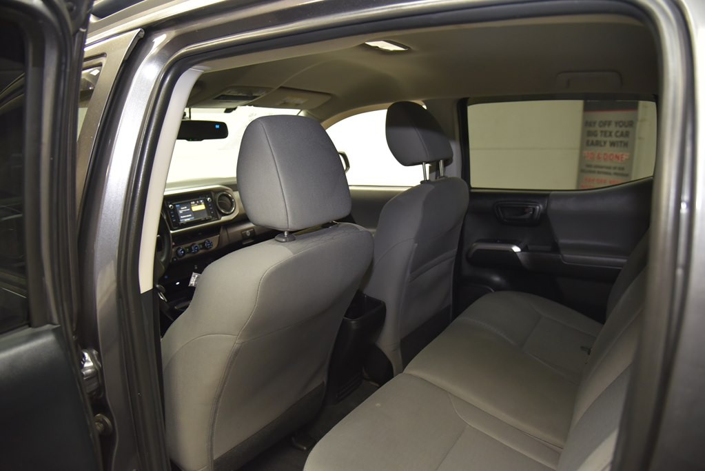 2017 Toyota Tacoma Image 20