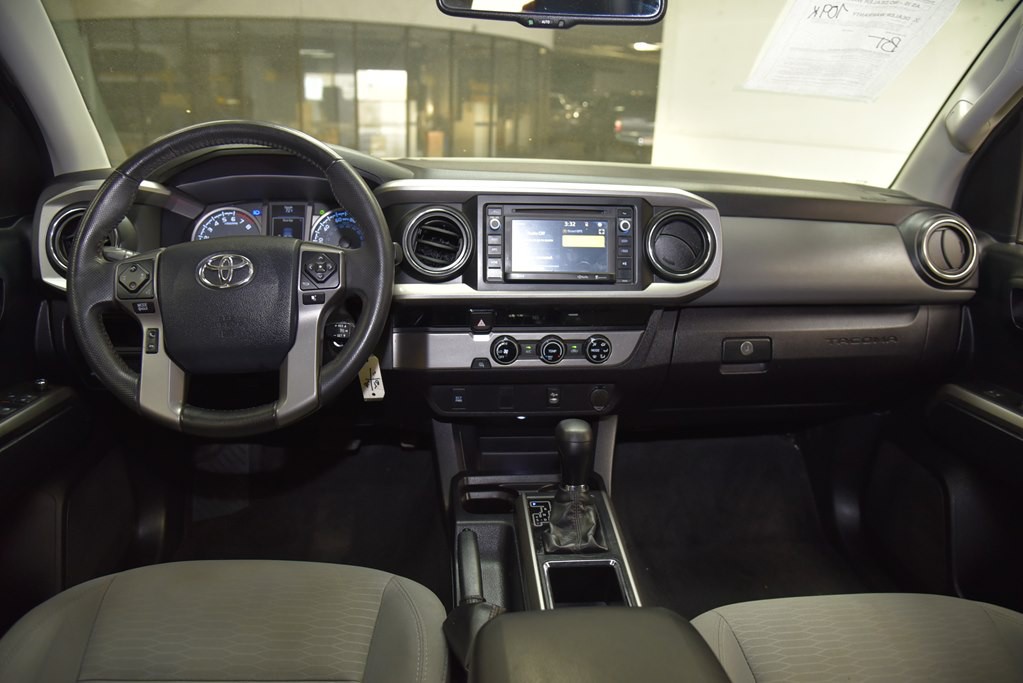 2017 Toyota Tacoma Image 22