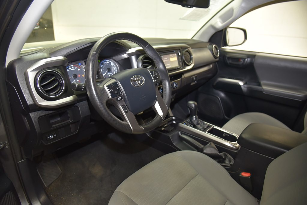 2017 Toyota Tacoma Image 24