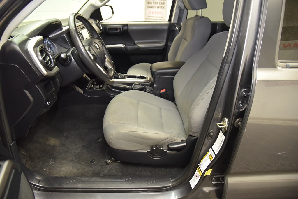 2017 Toyota Tacoma Image 25