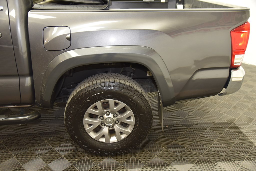 2017 Toyota Tacoma Image 27