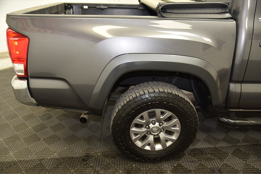 2017 Toyota Tacoma Image 28