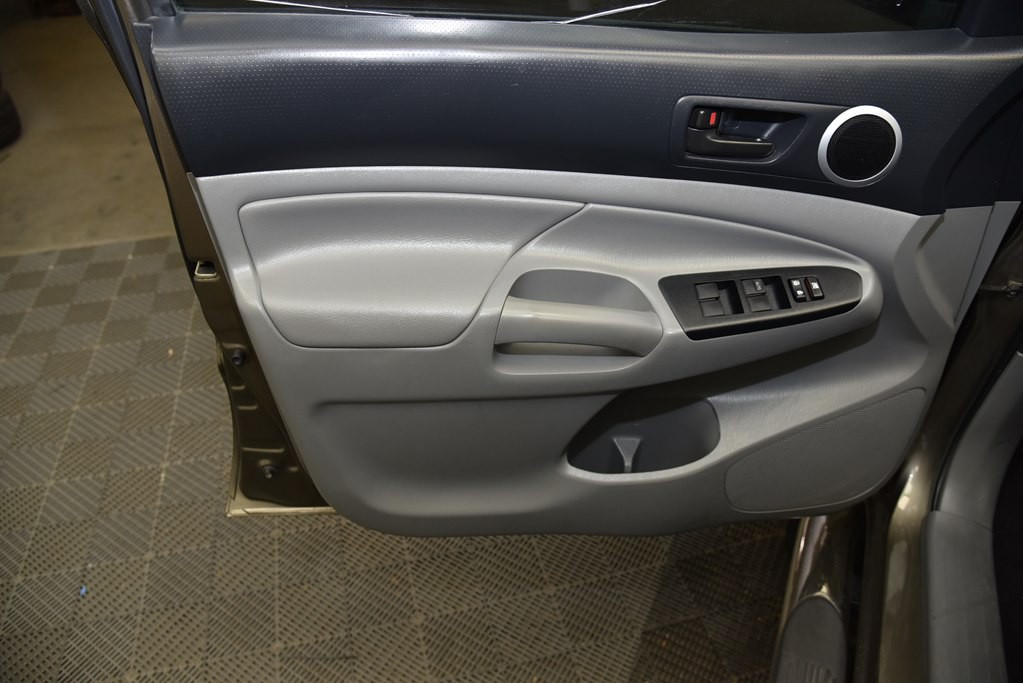 2014 Toyota Tacoma Image 25