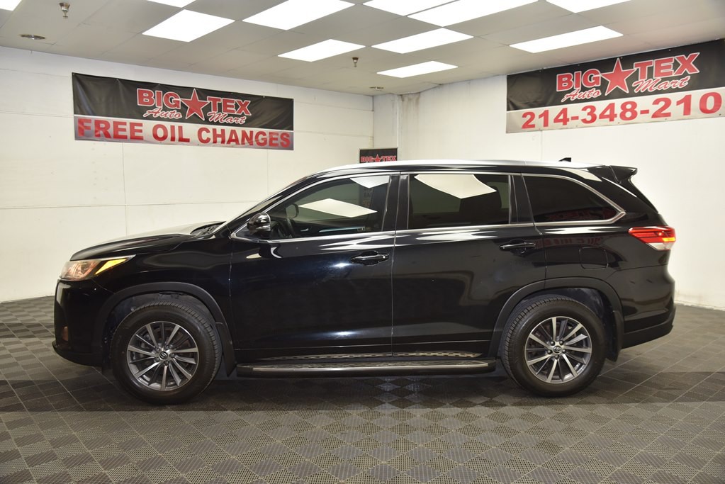 2017 Toyota Highlander Image 2