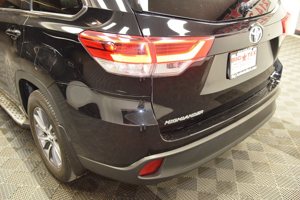 2017 Toyota Highlander Image 16