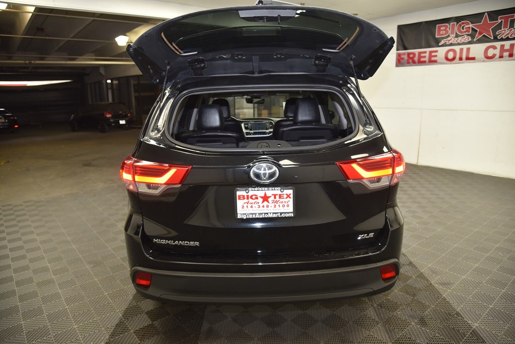 2017 Toyota Highlander Image 17