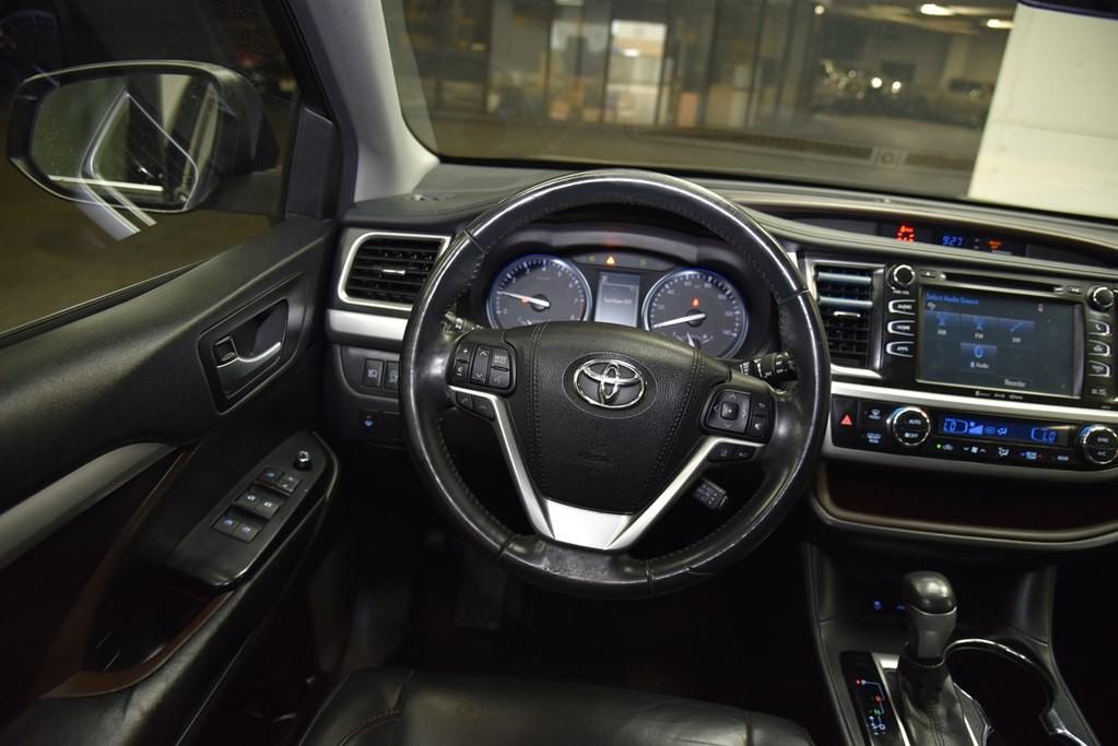2017 Toyota Highlander Image 23