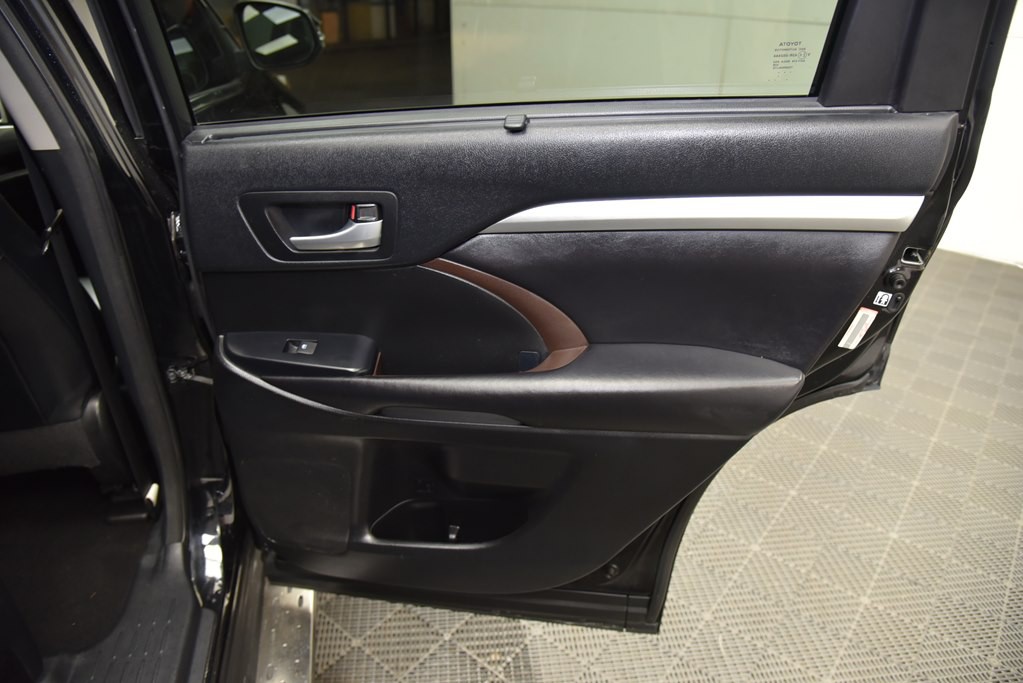 2017 Toyota Highlander Image 27