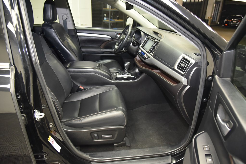 2017 Toyota Highlander Image 28
