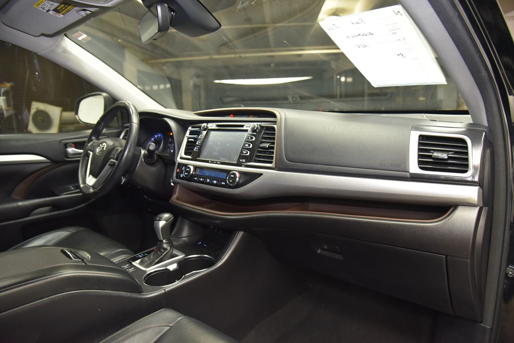 2017 Toyota Highlander Image 29