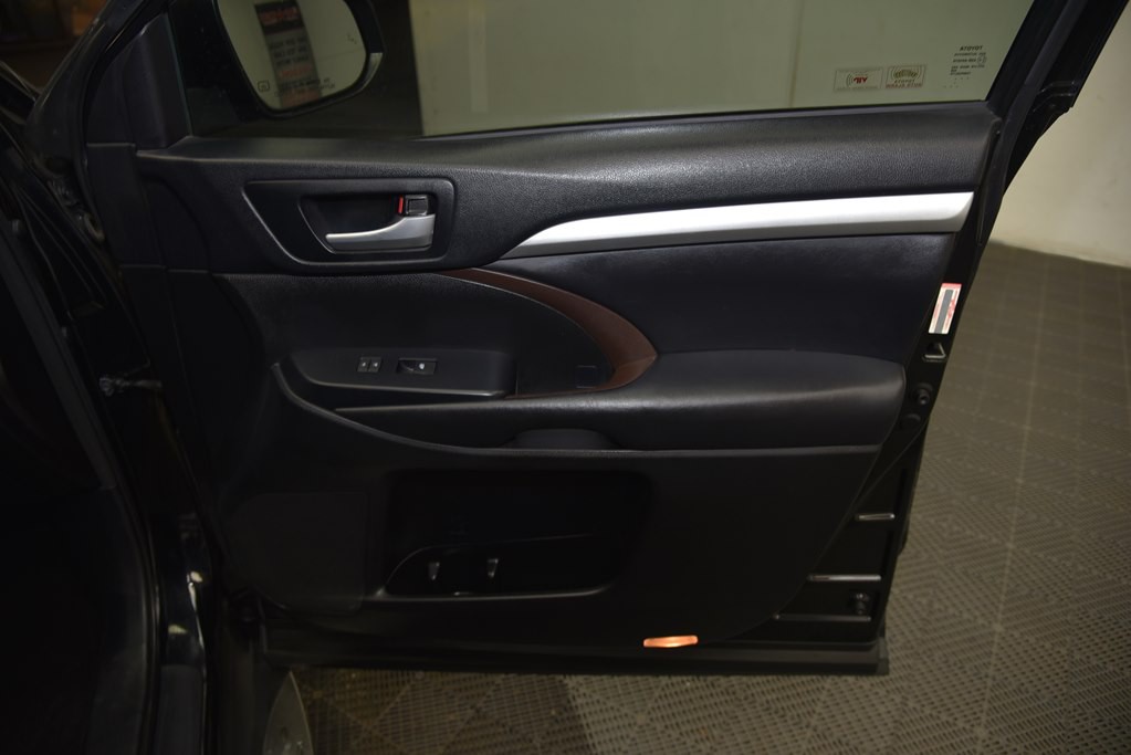 2017 Toyota Highlander Image 30