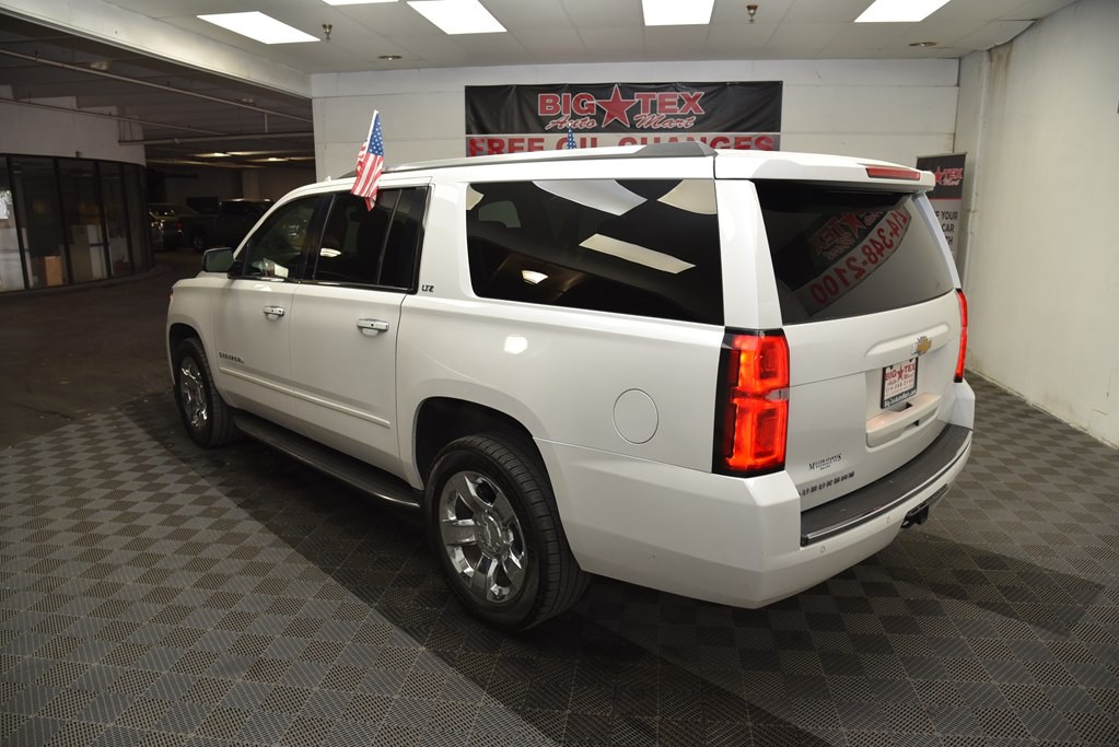 2016 Chevrolet Suburban Image 3