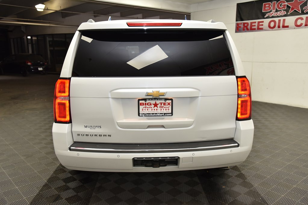 2016 Chevrolet Suburban Image 4