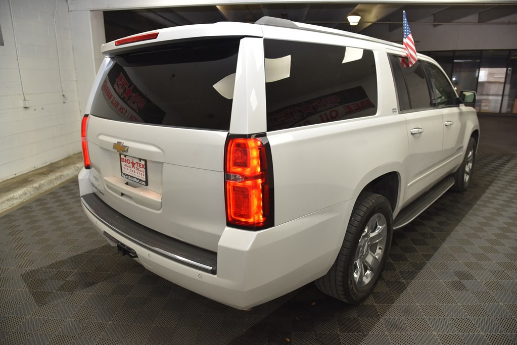 2016 Chevrolet Suburban Image 5