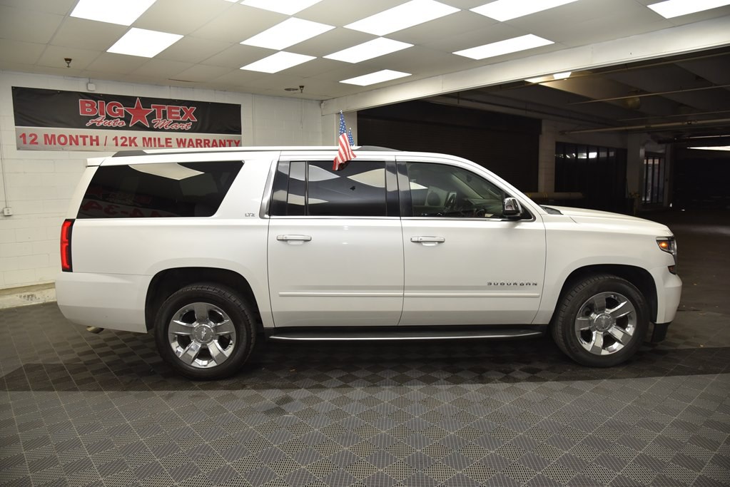 2016 Chevrolet Suburban Image 6