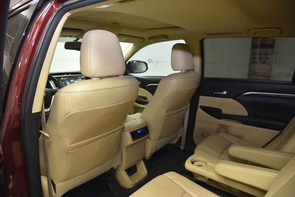 2015 Toyota Highlander Image 10