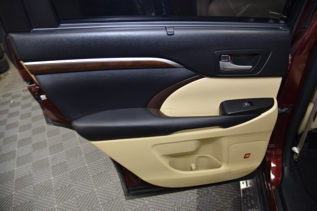 2015 Toyota Highlander Image 11