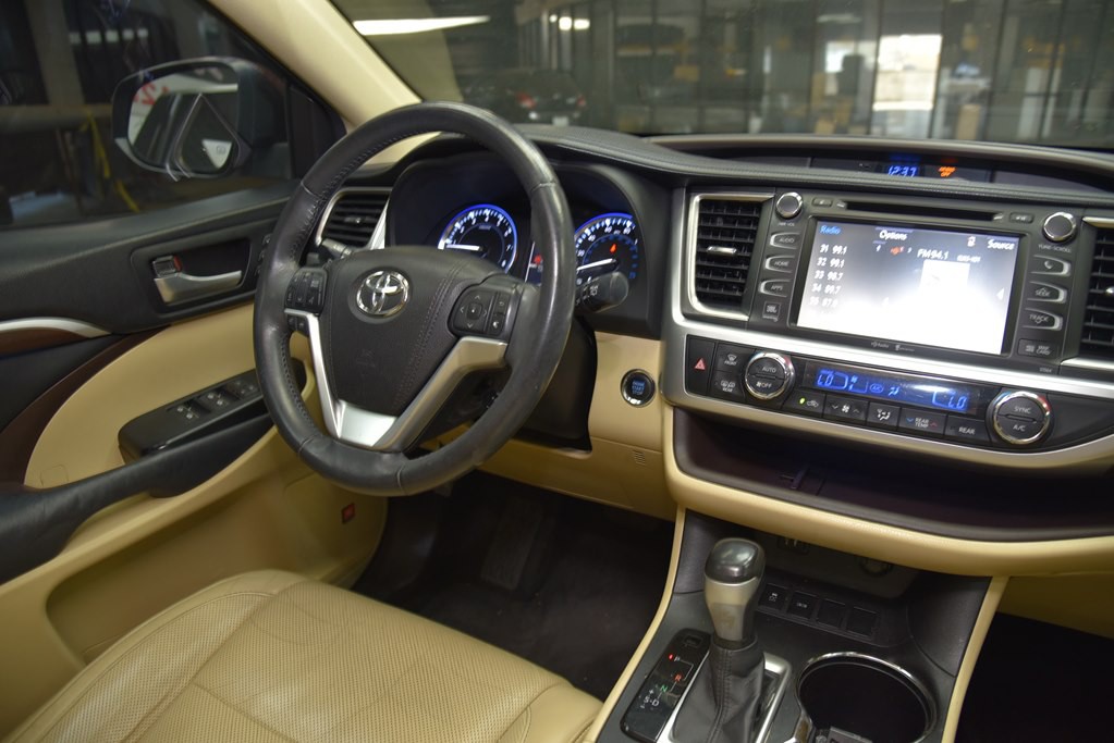 2015 Toyota Highlander Image 15