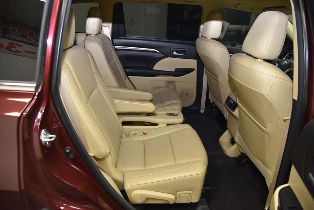 2015 Toyota Highlander Image 16