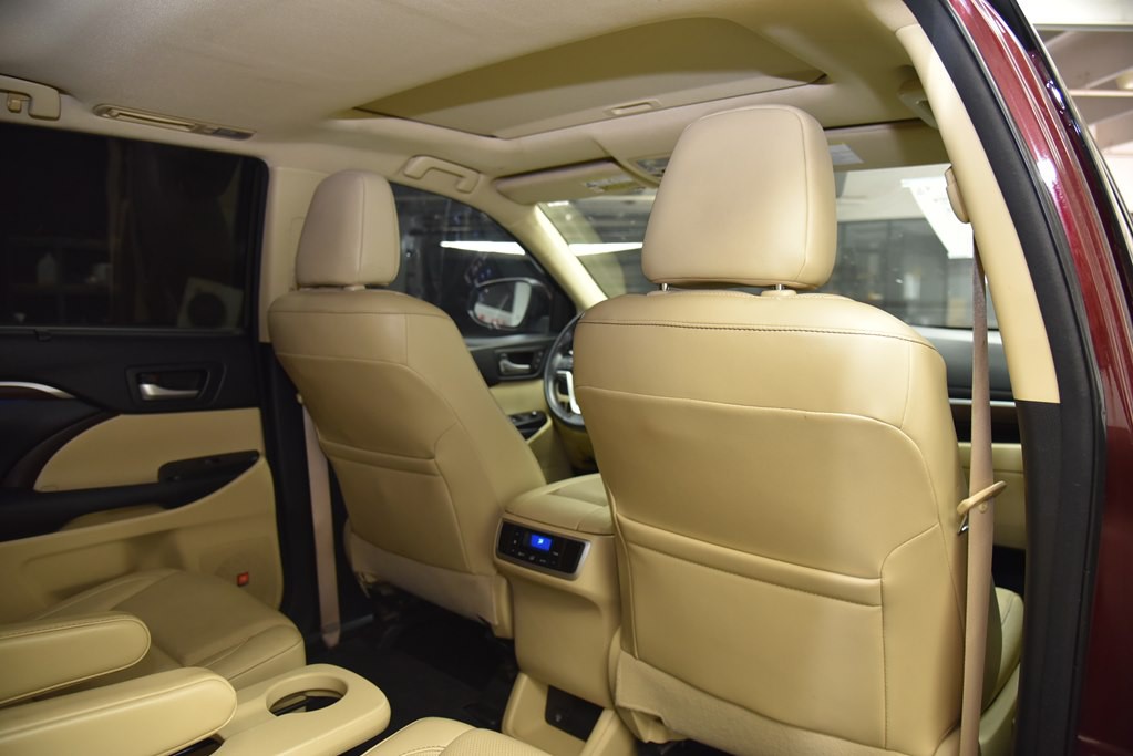 2015 Toyota Highlander Image 17