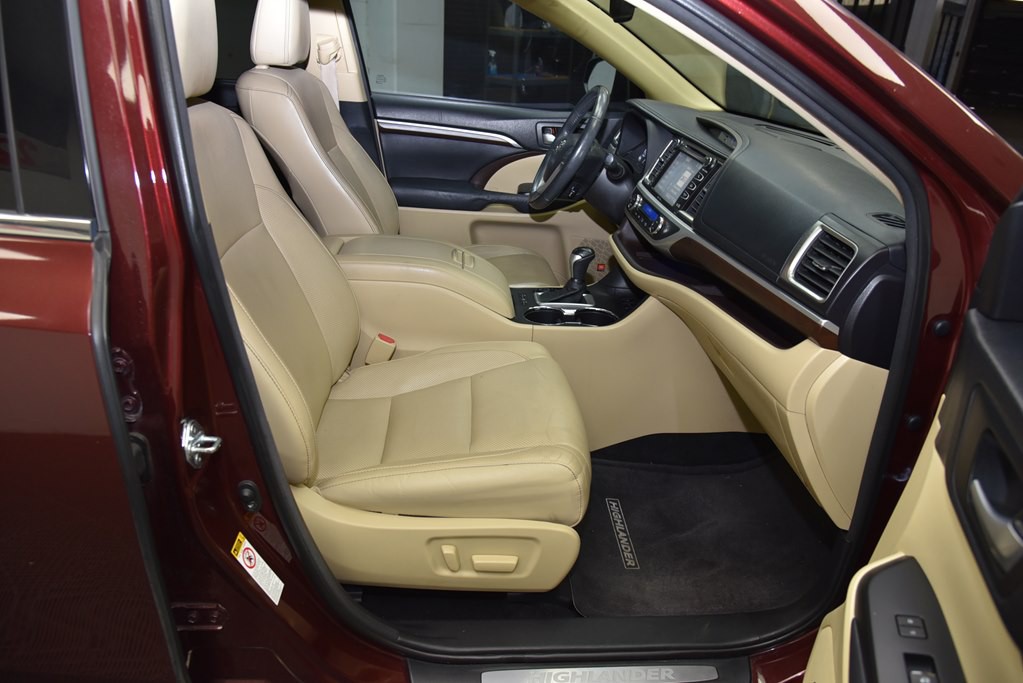 2015 Toyota Highlander Image 19