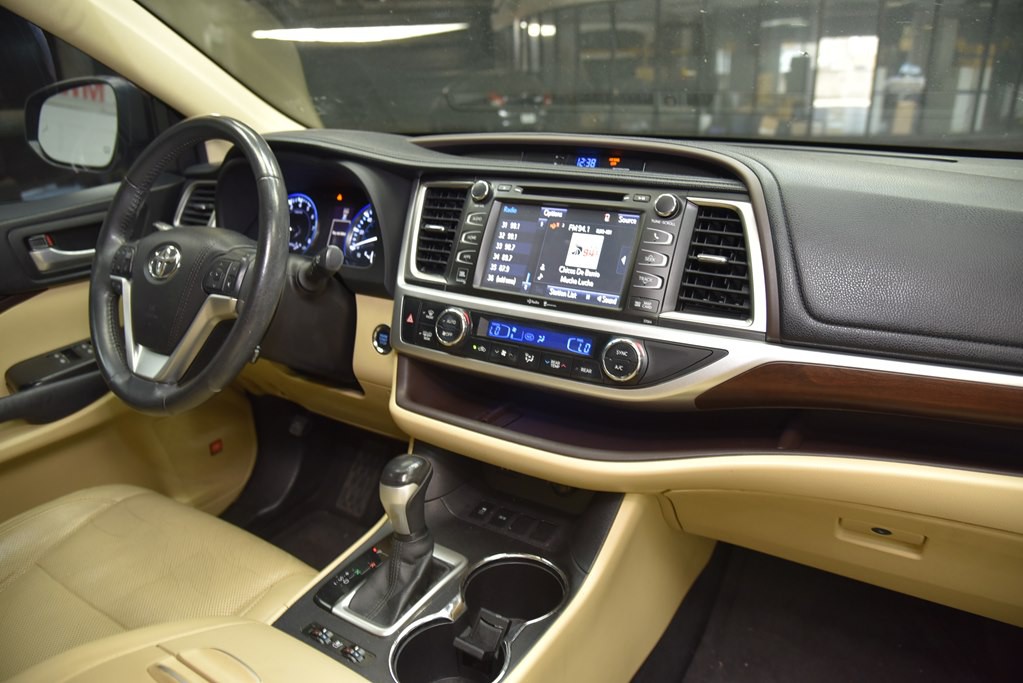 2015 Toyota Highlander Image 21