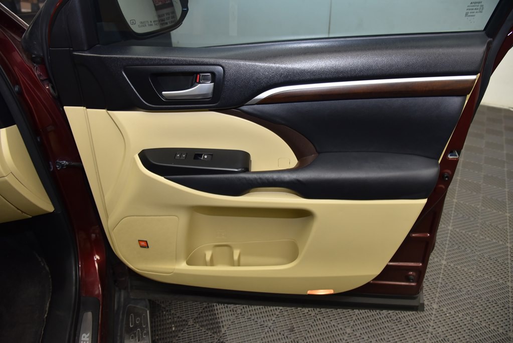 2015 Toyota Highlander Image 22