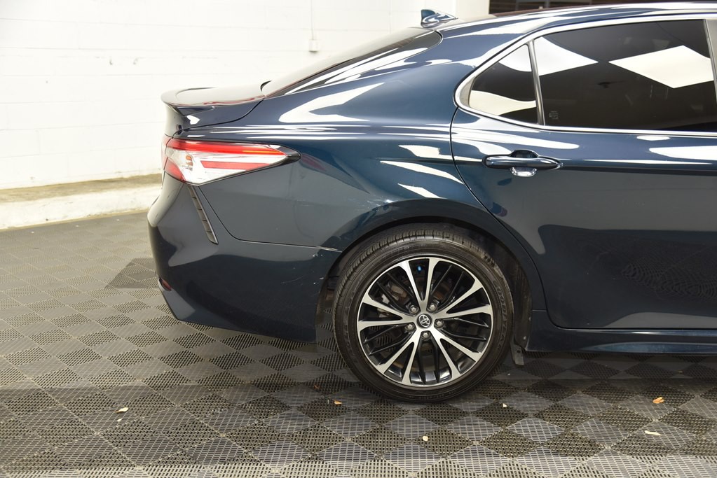 2020 Toyota Camry Image 32