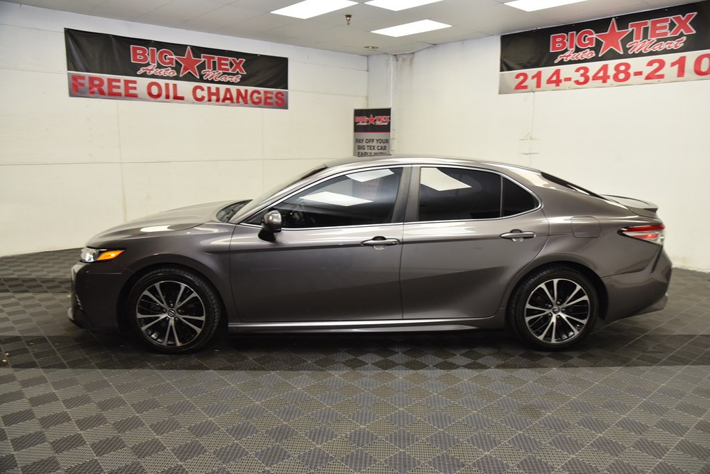 2018 Toyota Camry Image 2