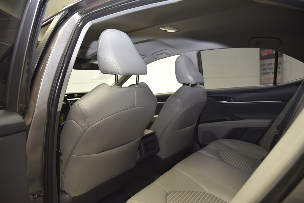 2018 Toyota Camry Image 16