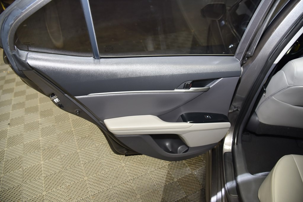 2018 Toyota Camry Image 17