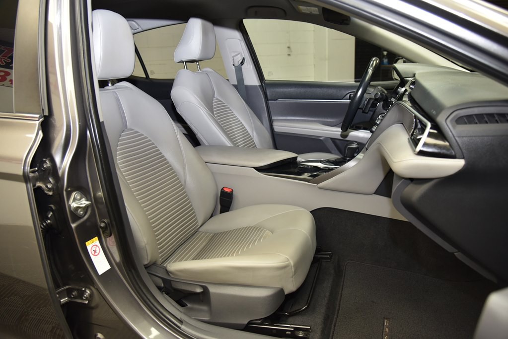 2018 Toyota Camry Image 32
