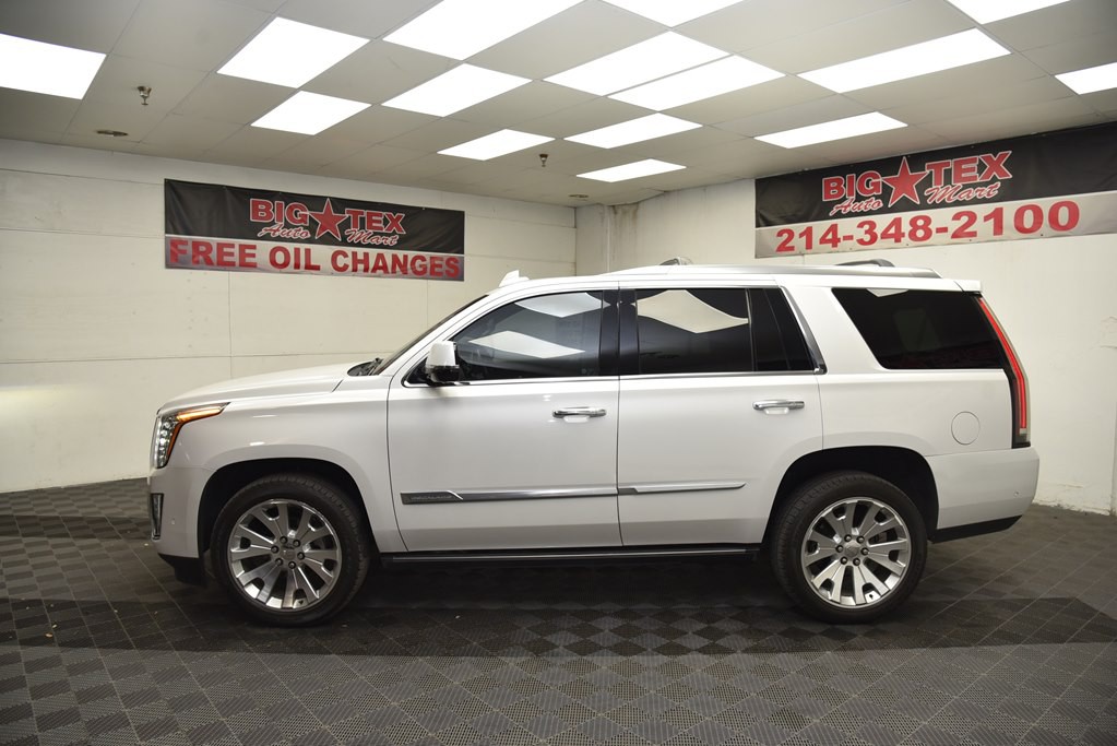 2017 Cadillac Escalade Image 2