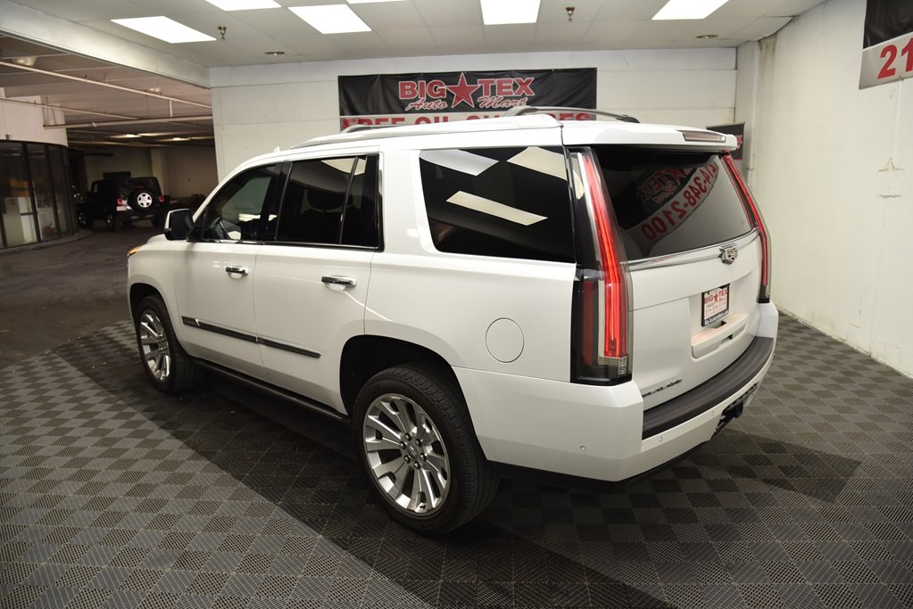 2017 Cadillac Escalade Image 3