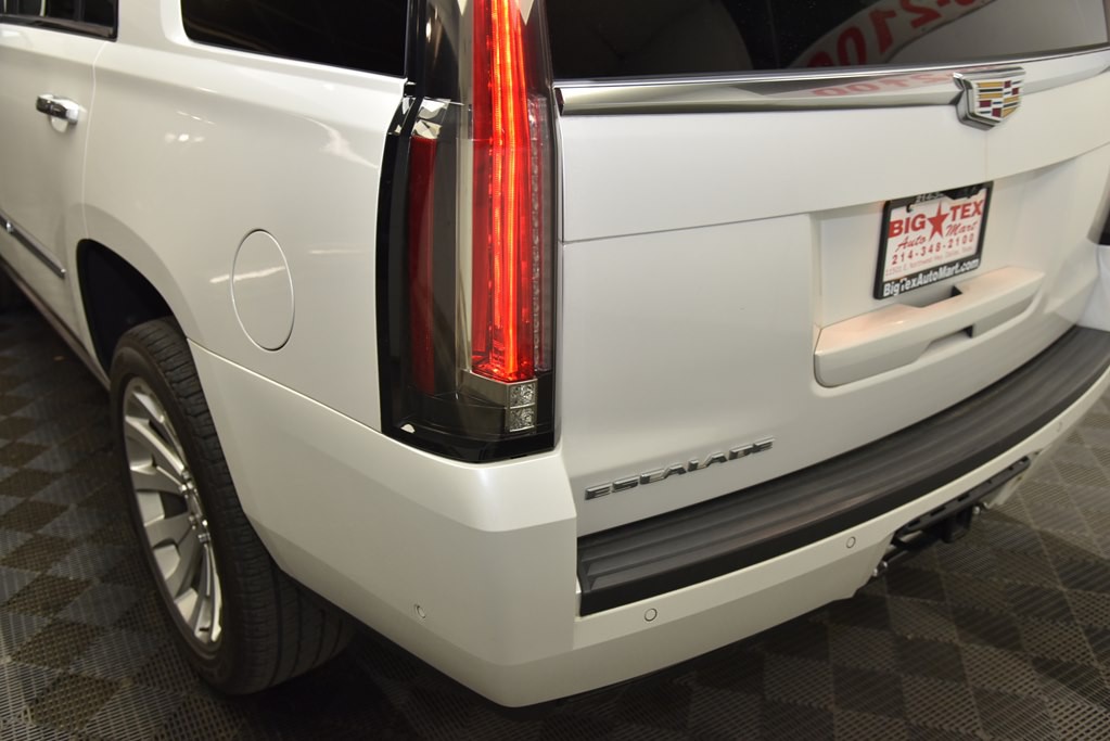 2017 Cadillac Escalade Image 15