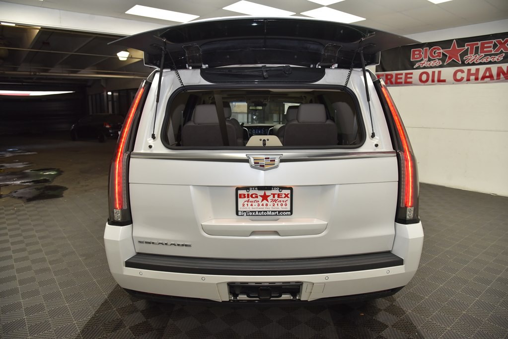 2017 Cadillac Escalade Image 16
