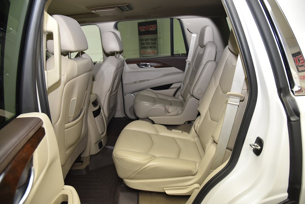 2017 Cadillac Escalade Image 18