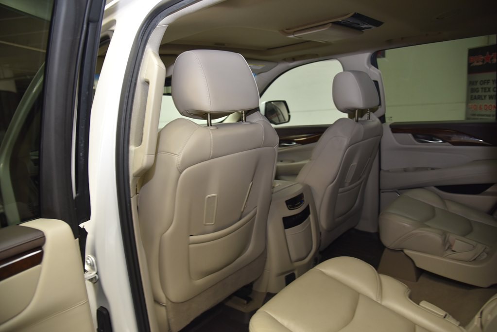 2017 Cadillac Escalade Image 19
