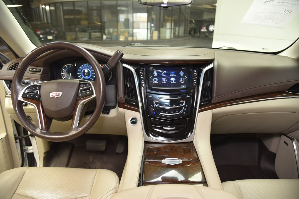 2017 Cadillac Escalade Image 21