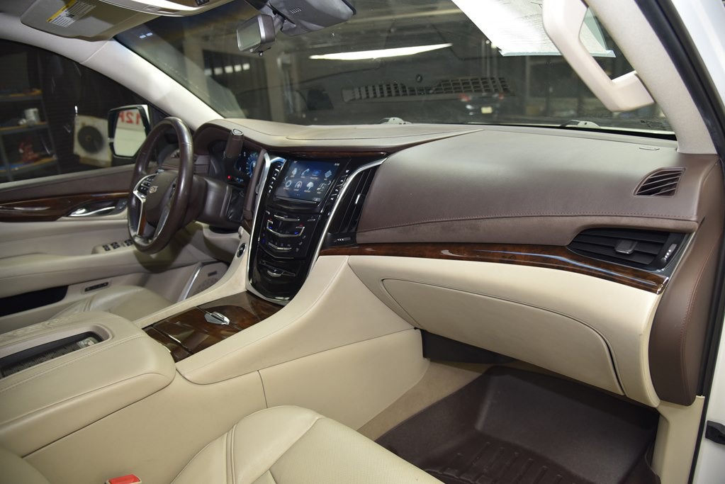 2017 Cadillac Escalade Image 26