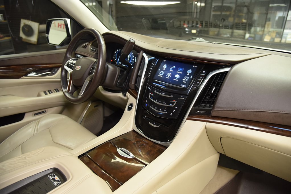 2017 Cadillac Escalade Image 27