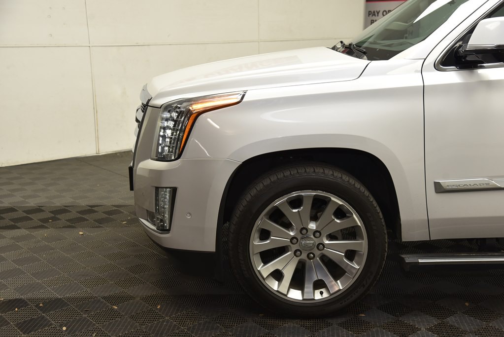 2017 Cadillac Escalade Image 28