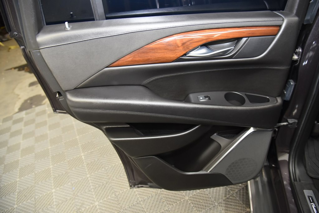 2016 Cadillac Escalade Image 16