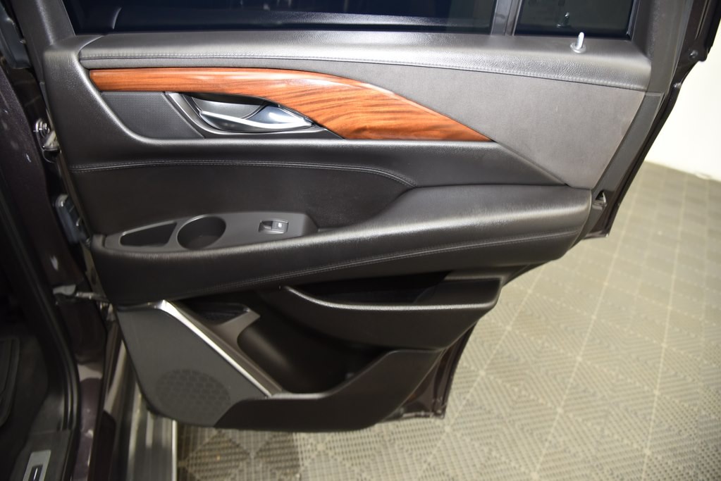 2016 Cadillac Escalade Image 31