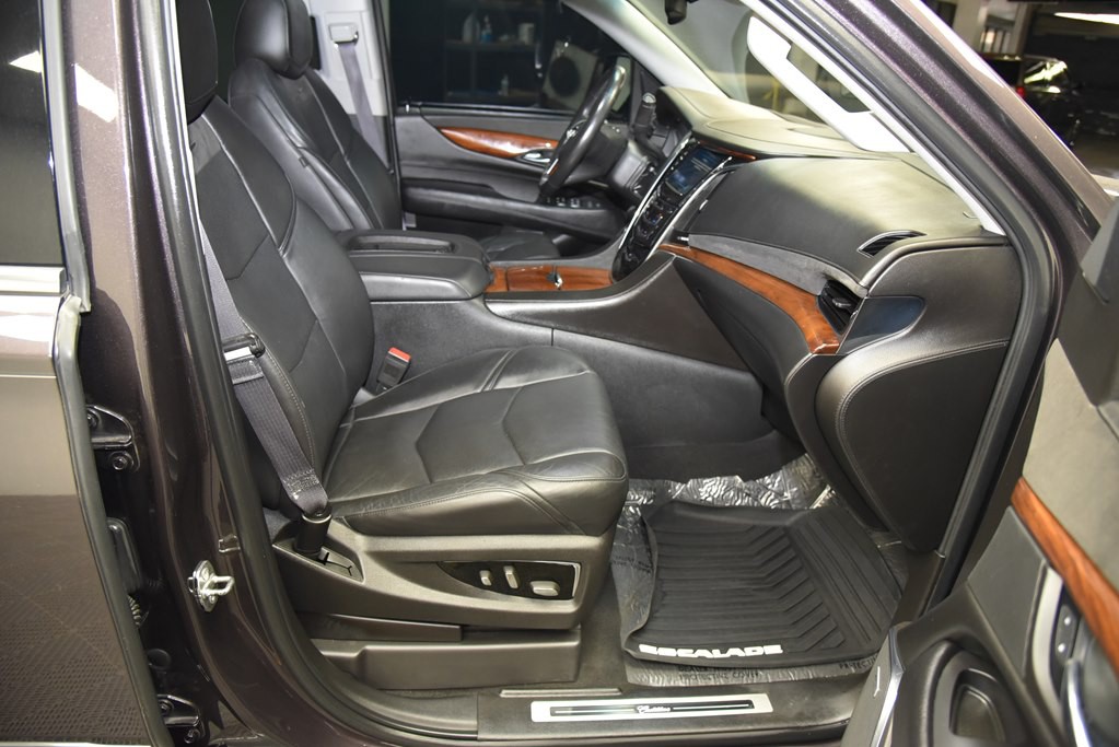 2016 Cadillac Escalade Image 33