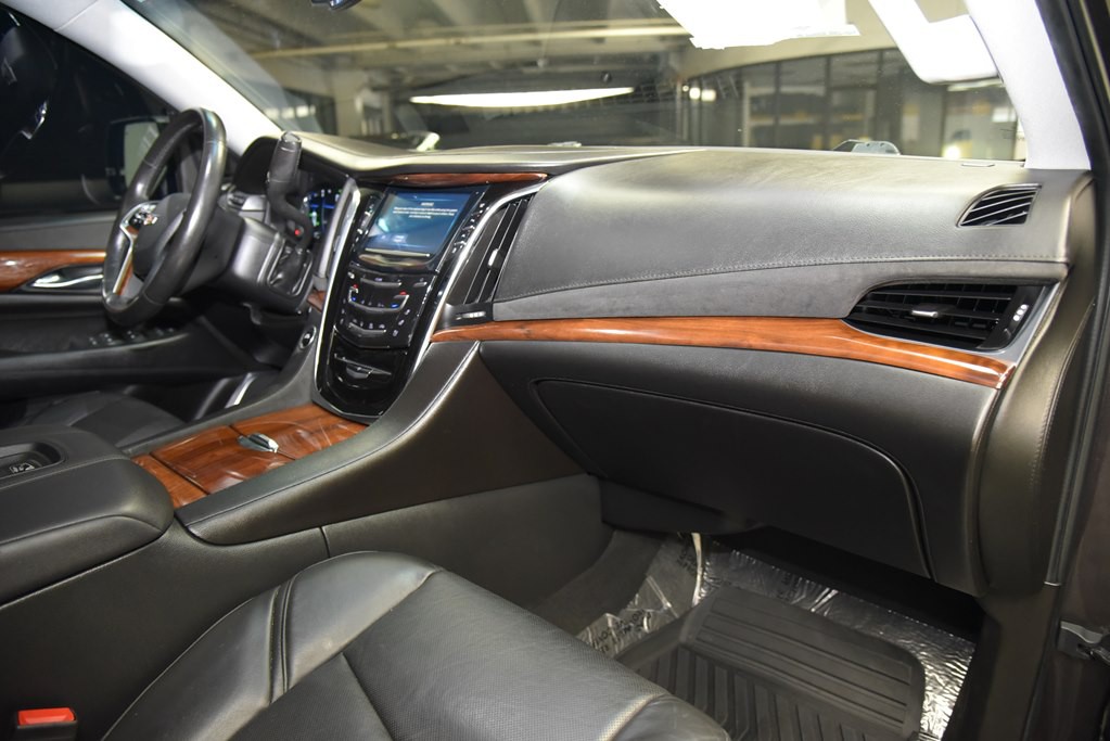 2016 Cadillac Escalade Image 34