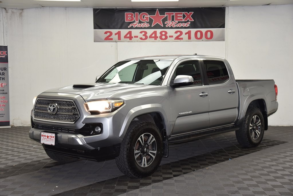 2017 Toyota Tacoma Image 1
