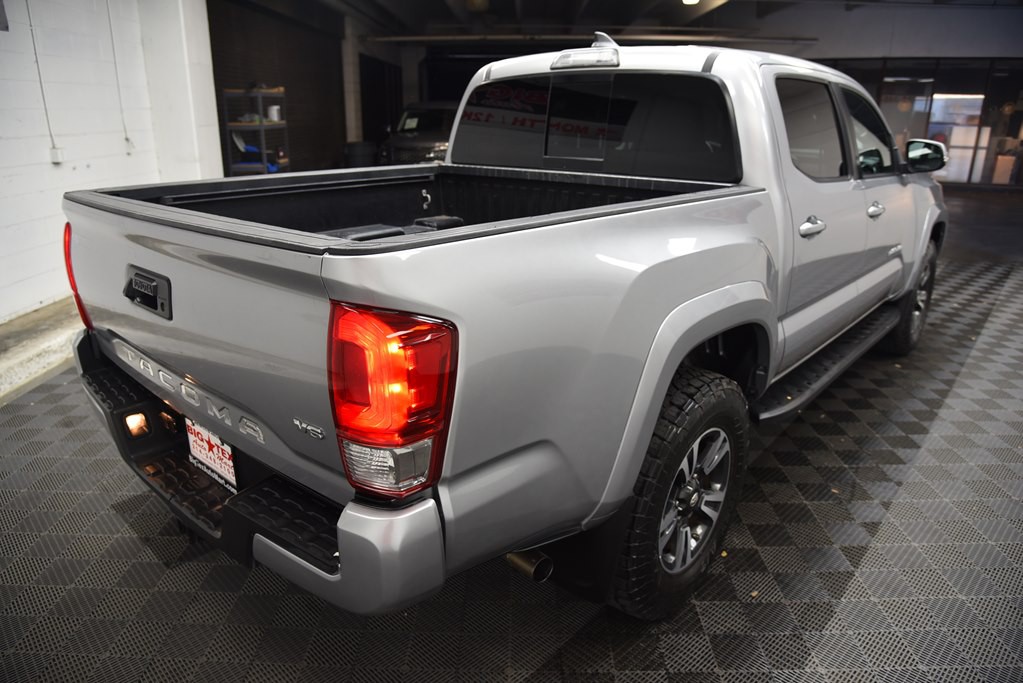 2017 Toyota Tacoma Image 6