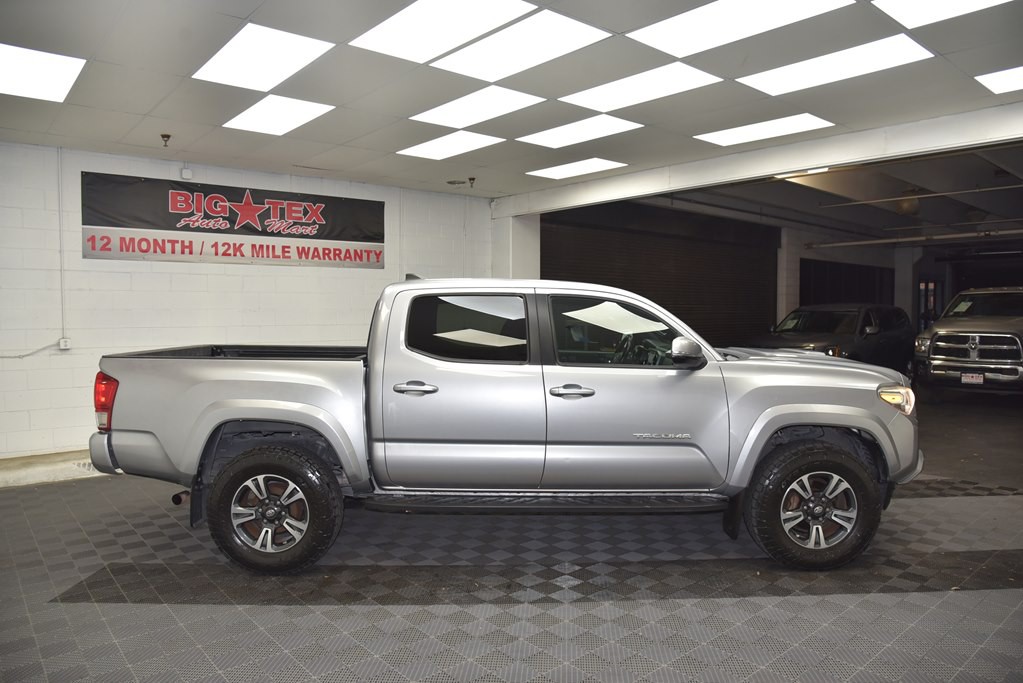 2017 Toyota Tacoma Image 7